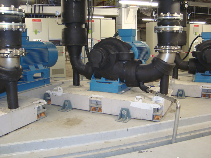 单级双吸中开式离心泵串联、并联以后的工作情况会怎样？应注意哪些问题？